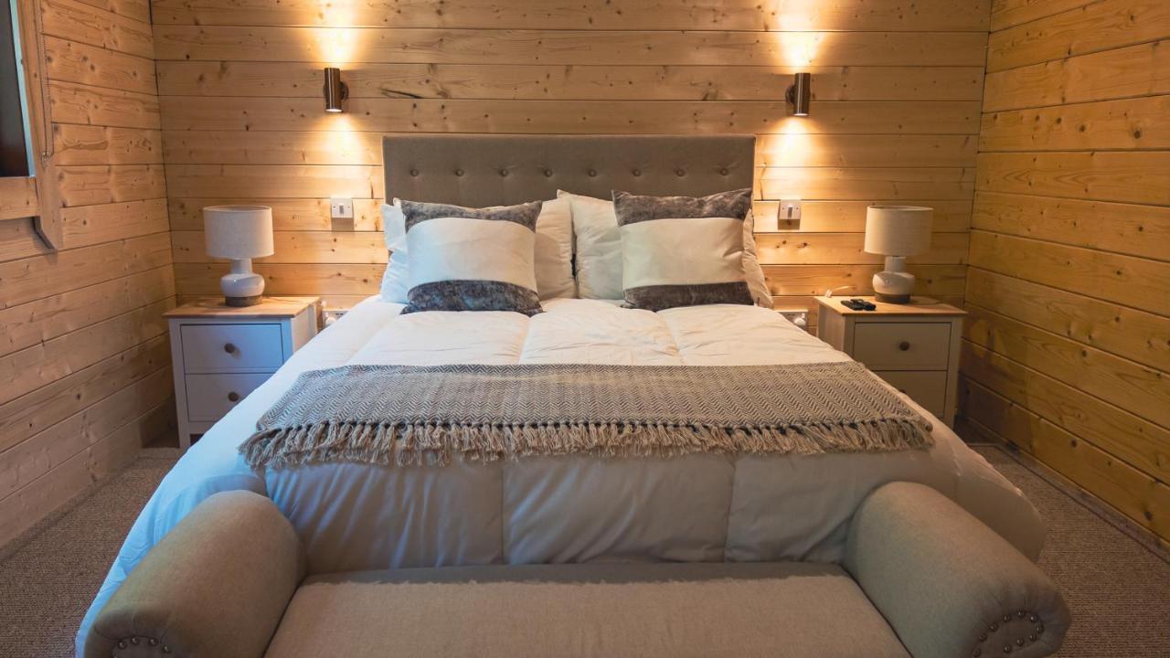 Sundance Lodge, Fantastic New Cabin With Hot Tub - Sleeps 6 - Largest In Felmoor Park Morpeth Exterior photo