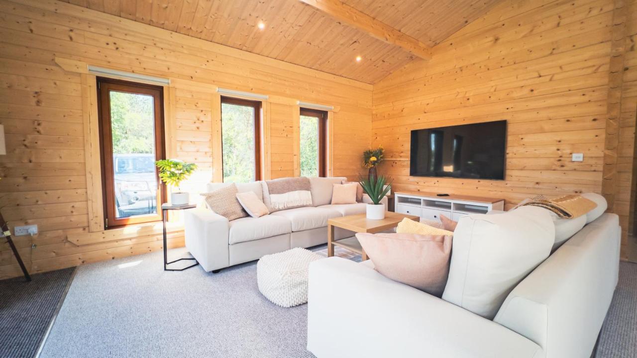 Sundance Lodge, Fantastic New Cabin With Hot Tub - Sleeps 6 - Largest In Felmoor Park Morpeth Exterior photo