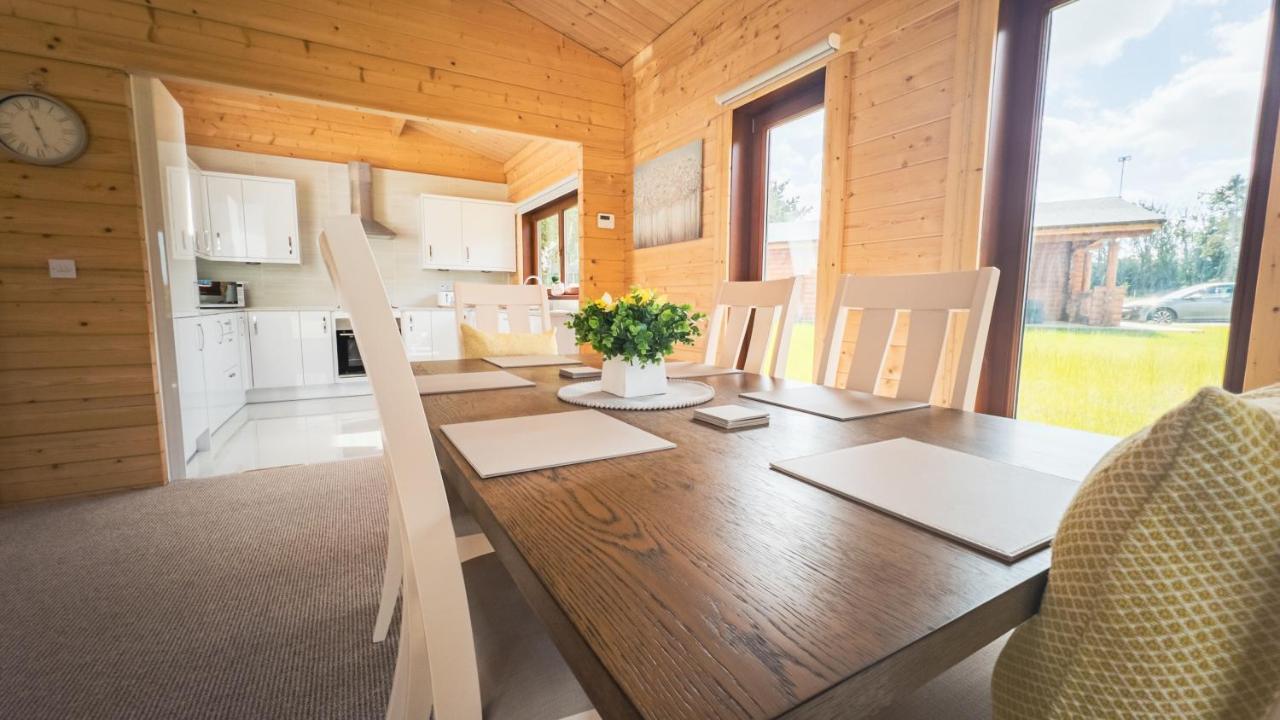 Sundance Lodge, Fantastic New Cabin With Hot Tub - Sleeps 6 - Largest In Felmoor Park Morpeth Exterior photo