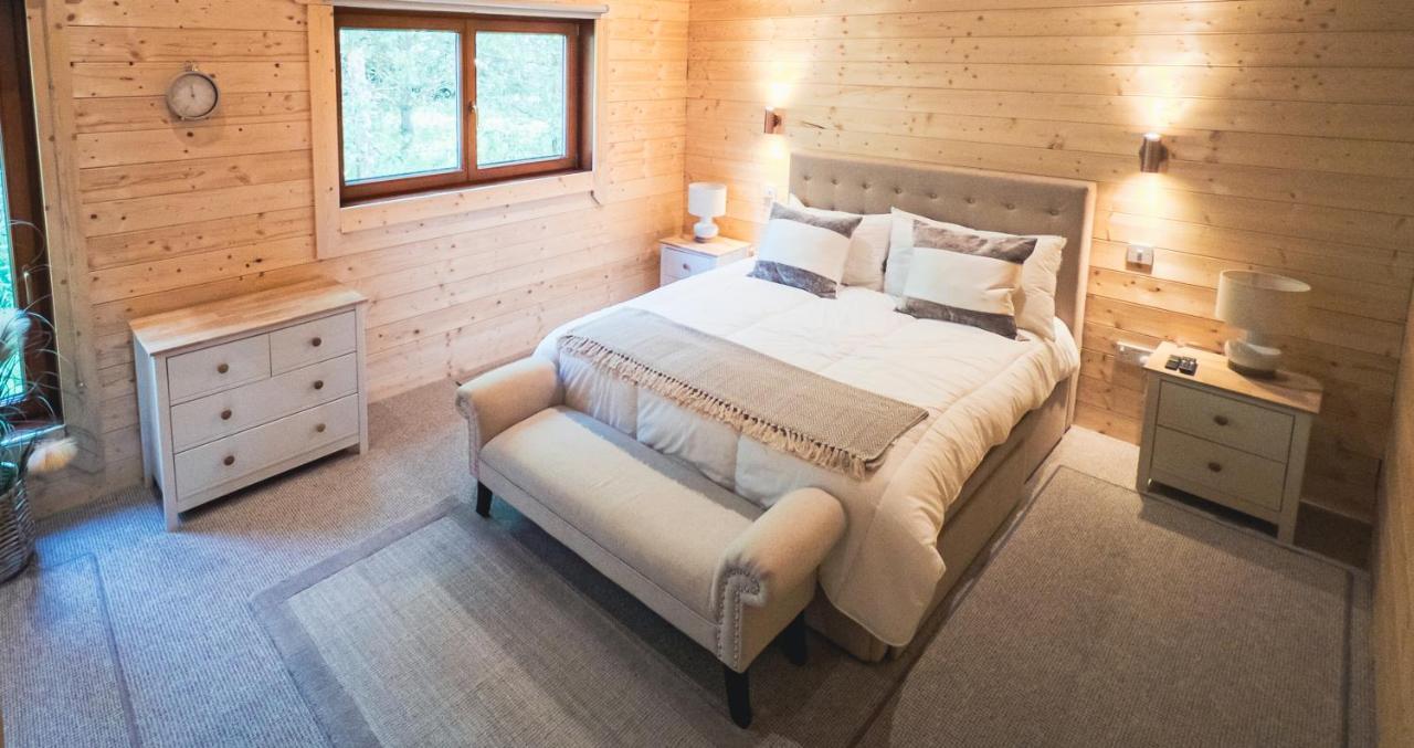 Sundance Lodge, Fantastic New Cabin With Hot Tub - Sleeps 6 - Largest In Felmoor Park Morpeth Exterior photo