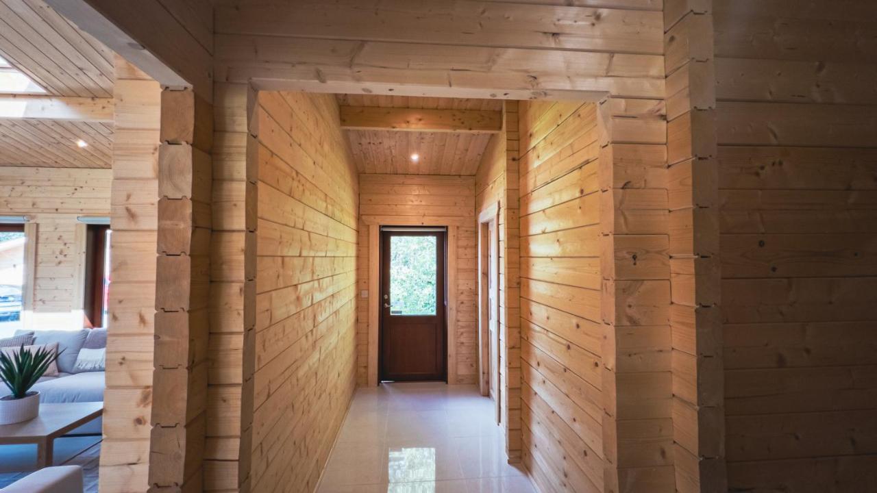 Sundance Lodge, Fantastic New Cabin With Hot Tub - Sleeps 6 - Largest In Felmoor Park Morpeth Exterior photo